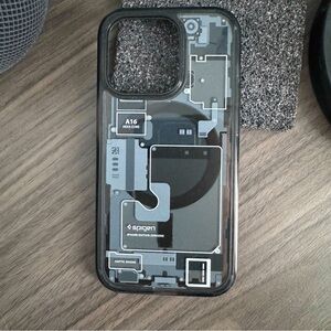 Spigen IPhone 14 Pro teardown case